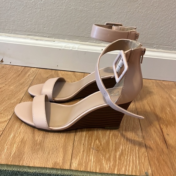 New Wedge Ankle strapped heels cream color - Picture 4 of 6